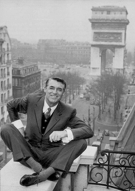 Flashback photo of Cary Grant at the luxurious five-star Hotel Raphael in Paris. Thanks for the timeless Parisian elegance, Cary! A new Parisian view is always a delightful treat.