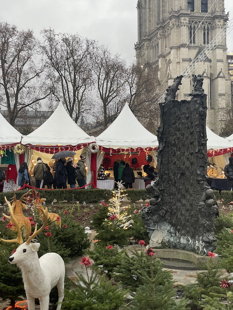 Marché de Noël in front of Notre Dame, Paris, Rive Gauche, 2023.