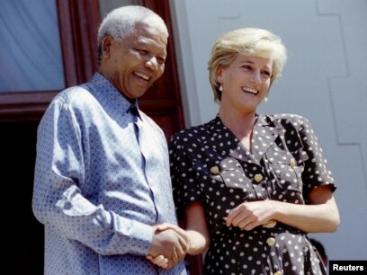 Princess Diana and Nelson Mandela, March 17, 1997, South Africa. These two Cancer Suns also have Sagittarius Ascendant. Awww yeah!