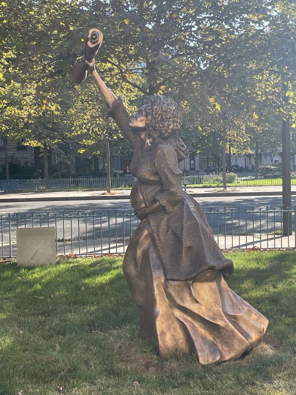 Bronze statue La Mulâtresse Solitude by Johanne Mcleod Paris 17th arrondissement first statue in Paris dedicated to a Black woman Guadeloupean freedom fighter resistance symbol North Node Aquarius
